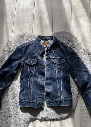 Джинсовые levi’s