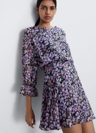 Красивое платье в цветочный принт от zara 🖤💜1 фото
