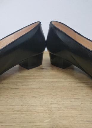Alpina чорні шкіряні базові повсякденні балетки туфлі мюлі лодочки слінгбеки лофери на невисоких підборах розмір  39 39.5 405 фото