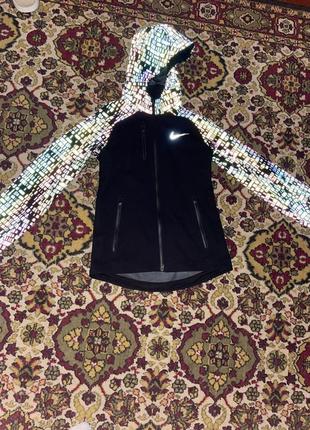 Nike hyper shield “flash jacket”  женская беговая/спортивная куртка на водо-ветронепроницаемой мембране gore tex2 фото