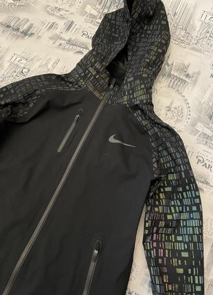 Nike hyper shield “flash jacket”  женская беговая/спортивная куртка на водо-ветронепроницаемой мембране gore tex5 фото