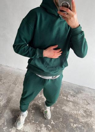 Чоловічий спортивний костюм