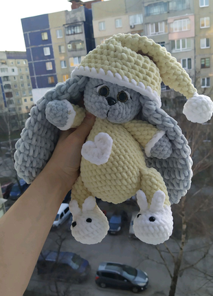 Зайчик амігурумі ручної роботи