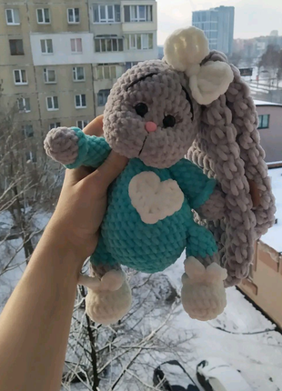 Зайчик амігурумі ручної роботи