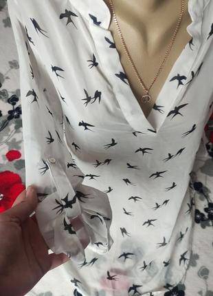 Блузка с принтом ласточки2 фото