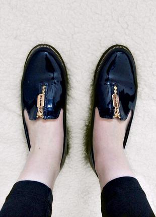 Красивые лаковые туфли синего цвета3 фото