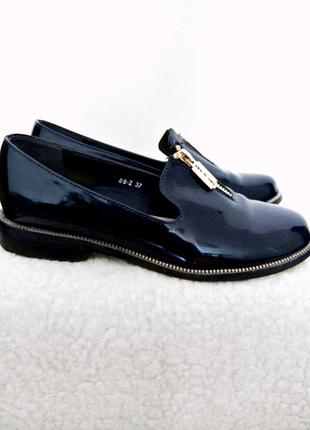 Красивые лаковые туфли синего цвета1 фото