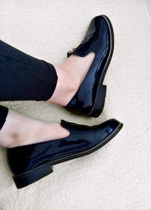 Красивые лаковые туфли синего цвета2 фото