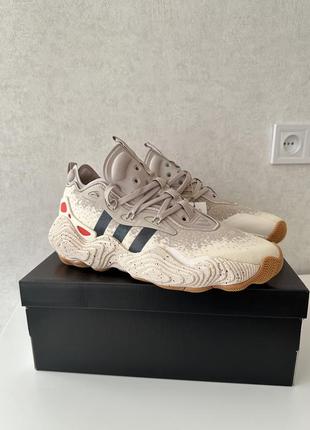 Adidas trae young 3 eur 44 (28 cm)