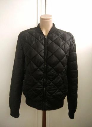 Стьобана  стильна чорна куртка бомбер бренд xzr4 фото
