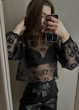 Вишукана чорна напівпрозора блуза