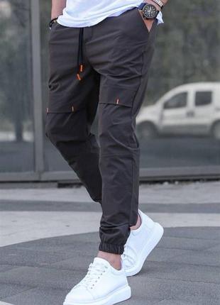Спортивные штаны джоггеры брюки на резинках мужские стильные базовые черные серые бежевые синие9 фото