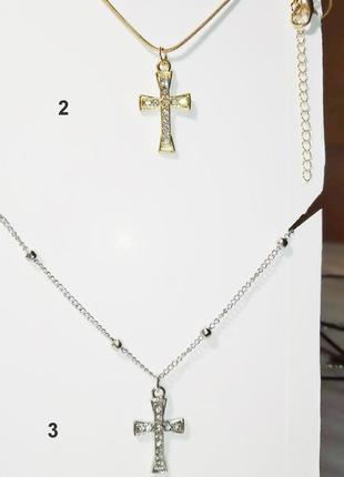 Ожерелье крестик со стразами на цепочке.2 фото