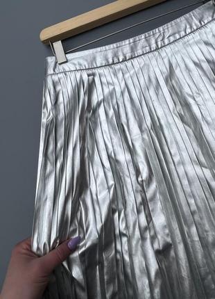 Стильна юбка спідниця еко шкіра срібна пліссе бренд marks & spencer8 фото