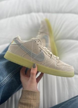 Классные женские кроссовки nike sb dunk low mommy glow in dark бежевые