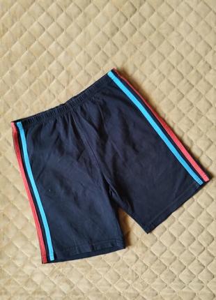 Шорты трикотажные на 9-10 лет,п/о в поясе 31 см, длина 38 см.