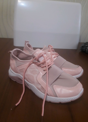 Кросівки рожеві жіночі1 фото