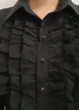 Чорна блузка в вінтажному стилі з рюшами1 фото