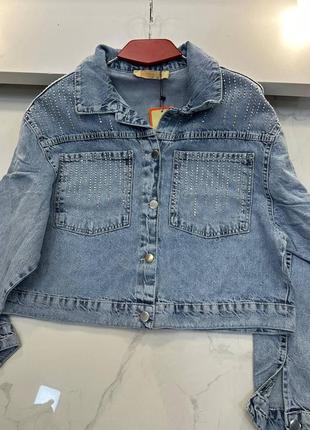 Женская качественная джинсовая укороченная куртка, курточка со стразами, джинсовка короткая1 фото