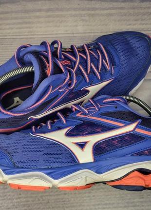 Кроссовки the mens Mizuno Breath Thermo Tight will keep you moving in comfort