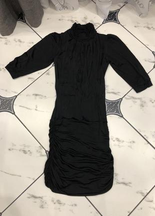Черное платье с открытой спинкой3 фото