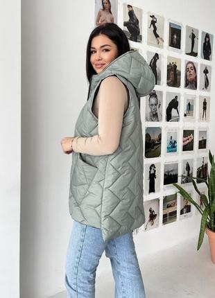 Жіноча стьобана весняна жилетка,женская тёплая весенняя жилетка,безрукавка,жилет тепла тёплая