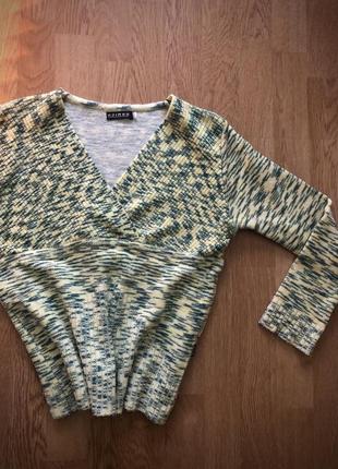 Стильна кофта пуловер з вирізом v2 фото
