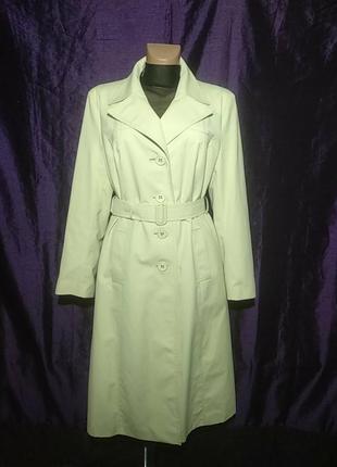 Винтажный тренч светлый с желто холодным подтоном,хорошо держит форму,бренд ehrbar размер l xl недорого