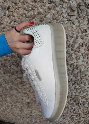 Кеди жіночі білі шкіряні кросівки для підлітка оригінал guess7 фото
