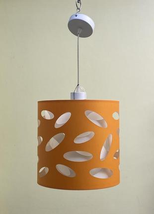 Помаранчевий підвісний світильник