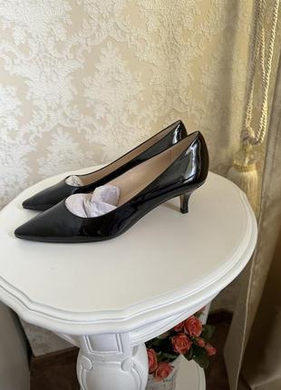 Лакові класичні шкіряні туфлі l.k.bennet