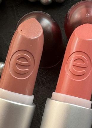 Помада нюдова  матова, вельветова  для губ essence velvet matte lipstick , 3,81 фото