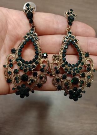 Сережки с зелёным камнем