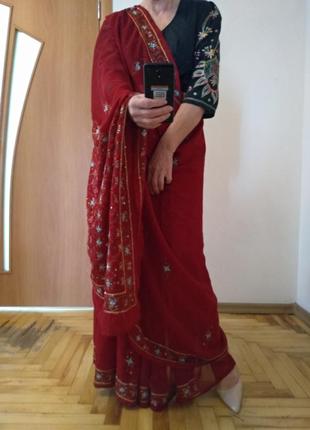 Ніжне красиве сарі з вишивкою, індійське вбрання3 фото