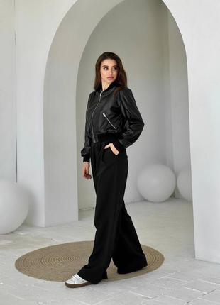 Кожаная черная куртка женская бомбер2 фото