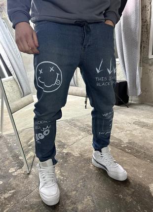 Чоловічі джинси на весну у сірому кольорі з принтом premium якості, стильні та зручні джинси на кожен день1 фото