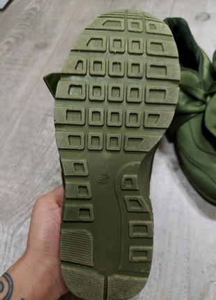 Зелені (оливкові, хакі) атласні кросівки (сліпони) з3 фото