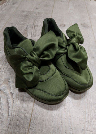 Зелені (оливкові, хакі) атласні кросівки (сліпони) з4 фото