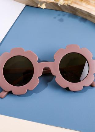 Дитячі сонцезахисні окуляри, квіточка пудрові1 фото