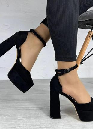 Женские туфли на каблуке с ремешком2 фото
