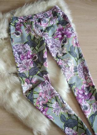 Стильные укороченные брюки с цветочным принтом от river island1 фото