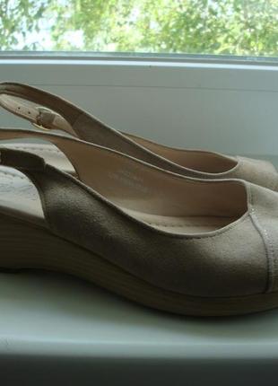 Footglove женские кожаные босоножки на танкетке 38р