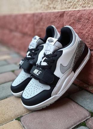 Чоловічі кросівки nike air jordan legacy 312 low білі з сірим | smb