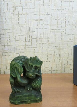 Статуетка ручної роботи зелений деревний дракон символ 2024 року10 фото