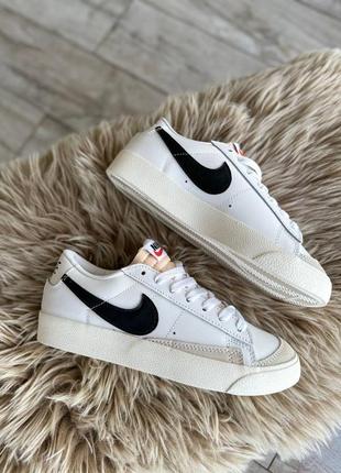 Nike blazer low 77 vintage white black