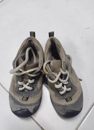 Замшевые кроссовки