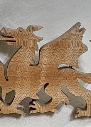 Іграшка талісман  уєльс дерев'яна   - дракон -10х 12 см , 3d фанатська  . 4