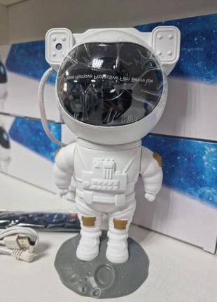 Проектор-ночник космонавт звездное небо в детскую, светильник космонавт, ночник галактика с лазерной проекцией