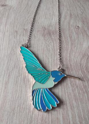 Интересное колье - колибри с эмалью от new look