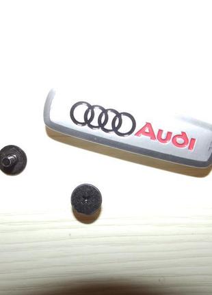 Шильдик, ємблема, логотип audi